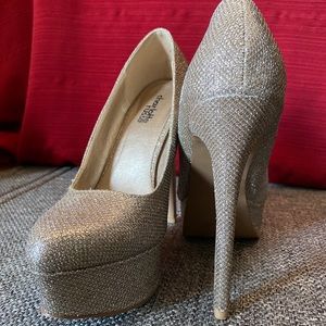 Sparkling 4” inch heel platform heels.